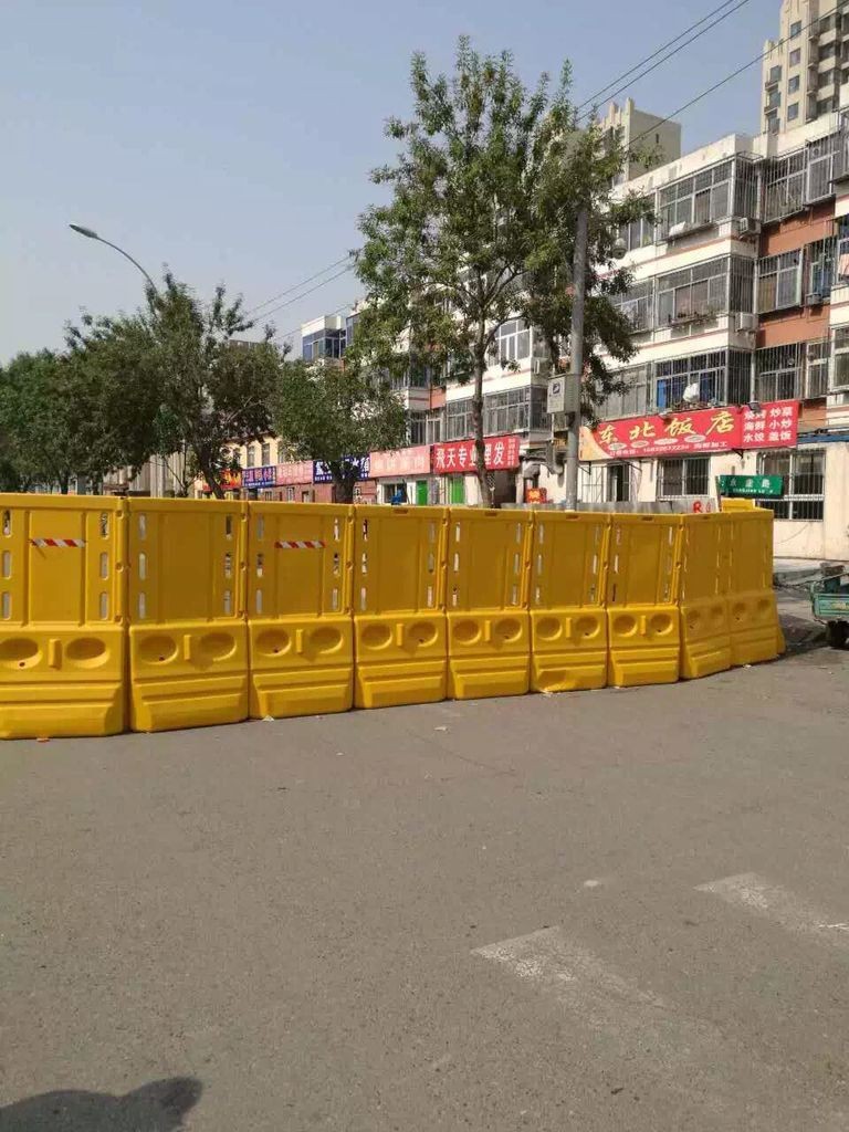 鼎恒交通設施 甘肅水馬、注水水馬與高圍擋的專業(yè)制造與應用解析